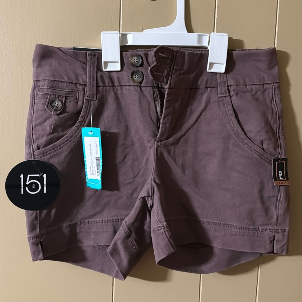 Women’s shorts. Mid length